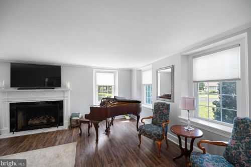 5 Lexington Ave, Pittsburgh PA 15215-3218 exterior