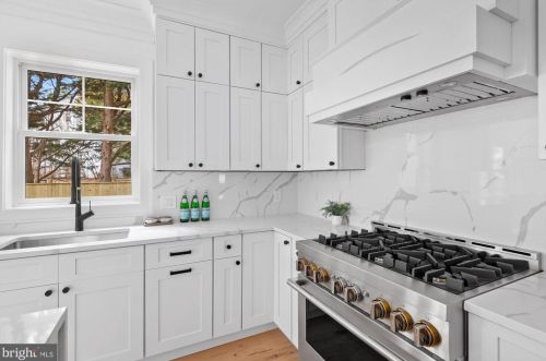 5805 Beech Ave, Bethesda MD  20817-3407 exterior