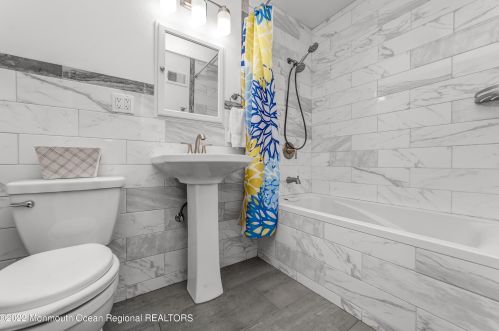 13 Pelican Dr, Berkeley Township NJ 08721-1654 exterior