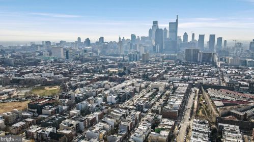 2011 Brown St, Philadelphia PA 19123-2256 exterior