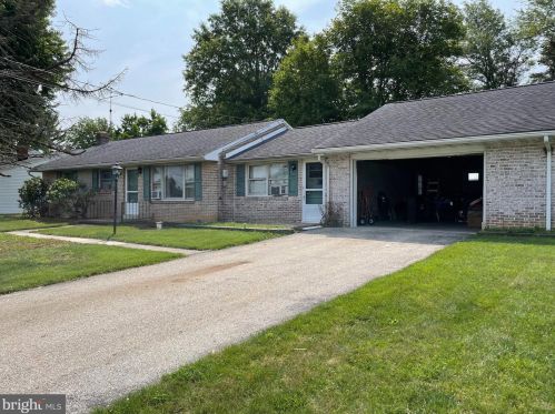 67 Mummert Dr, Littlestown PA exterior