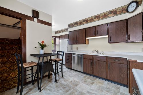 2015 59, Milwaukee WI 53219-1547 exterior