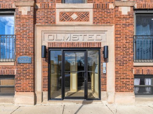 6699 Olmsted Ave, Chicago, IL 60631-1385