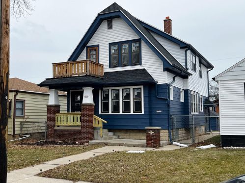 4526 37th St, Milwaukee, WI 53209-3703