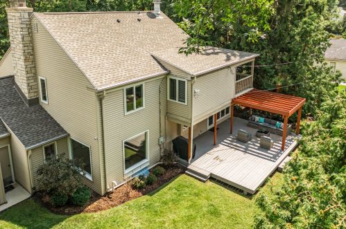 7607 Lake Dr, Milwaukee WI  53217-2909 exterior