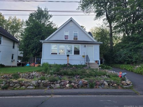 40 West St, Windsor Locks, CT 06096-2211