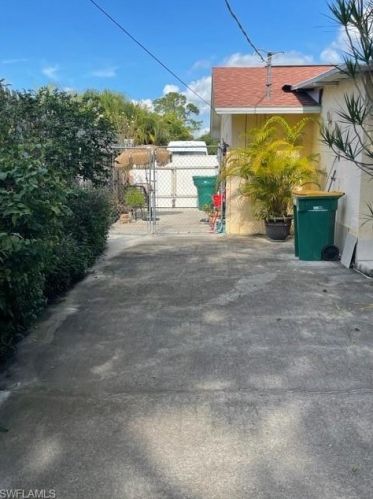 3924 Rose Ave, Naples FL 34112-6772 exterior