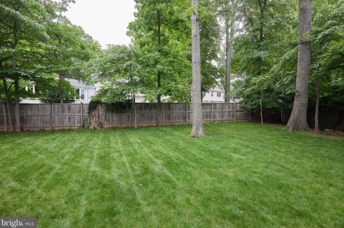 629 Goldsborough Dr, Rockville MD 20850-1905 exterior