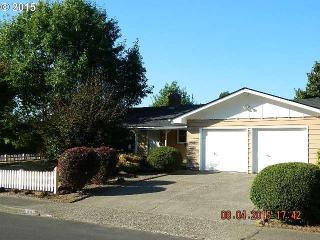 1043 Rafael St, Salem, OR 97303-6234