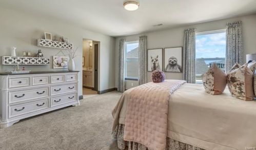 1305 Fawnvalley Dr, Saint Louis MO 63131-4221 exterior