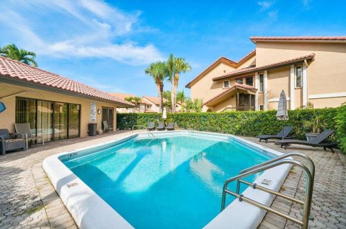 21092 Las Brisas Cir, Boca Raton FL  33433-4820 exterior