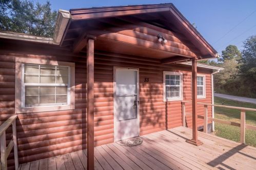 33 Dorothy St, Huntsville, TX 77320-1357