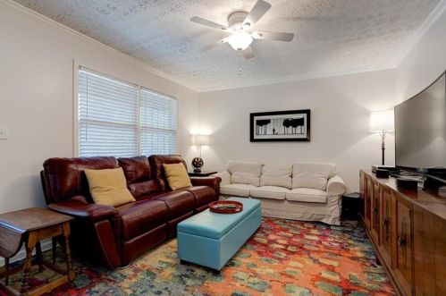 2476 Jefferson Ter, Atlanta GA  30344-2743 exterior