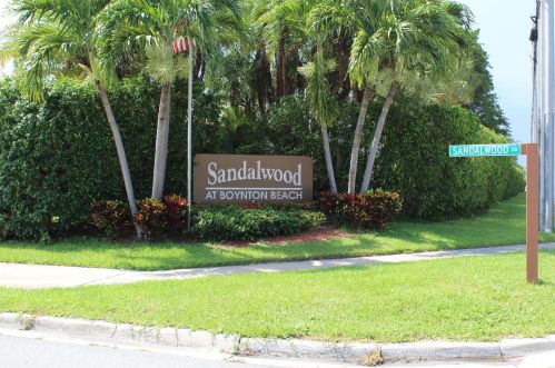 305 Live Oak Ln, Boynton Beach FL 33436-7106 exterior