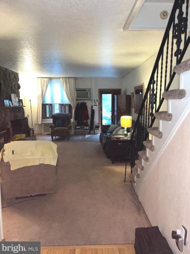 3422 Henry Ave, Philadelphia PA 19128-3101 exterior