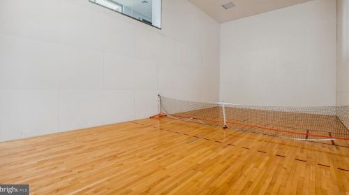 5809 Nicholson Ln, Rockville MD  20852-5740 exterior