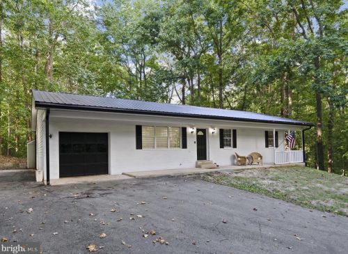 4122 Birch Dr, Huntingtown, MD 20639-9357