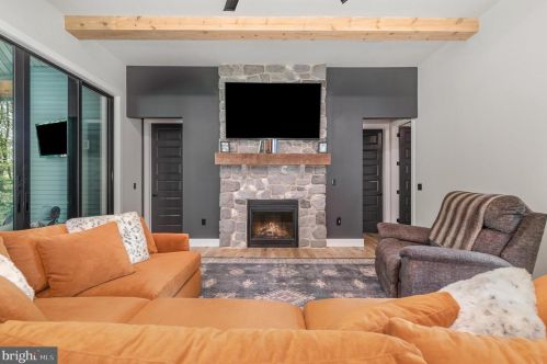 2054 Church Rd, Hummelstown PA exterior