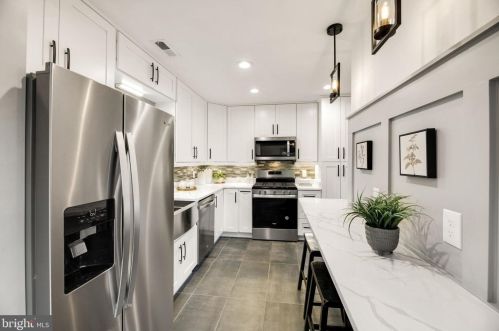 2813 James Dr, Alexandria, VA 22303-1338