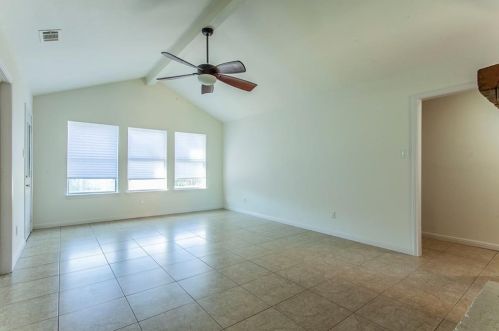 5305 Beckett Cir, Austin TX 78749-2114 exterior