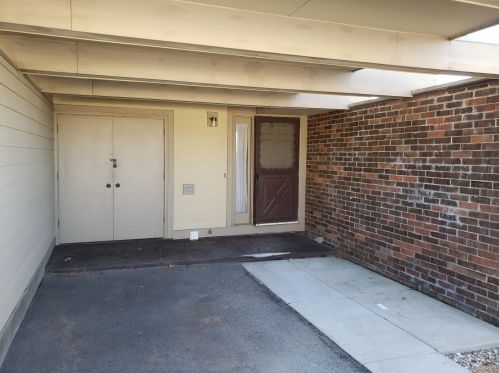 5698 27th St, Milwaukee, WI 53221-3536