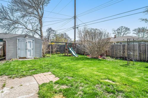 3062 Eastland Rd, Meskegon MI 49441-3975 exterior