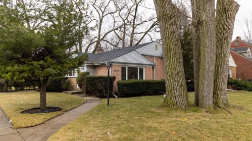 6857 Kildare Ave, Chicago, IL 60629-5733