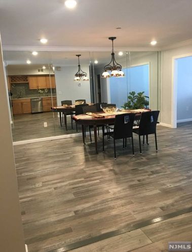 7 Millay Ct, Teaneck NJ 07666-6485 exterior