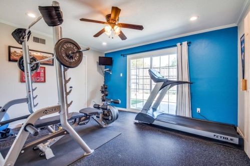 10727 Cox Ln, Dallas TX 75229-5211 exterior