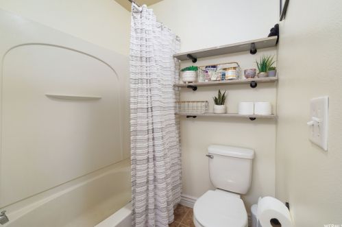 116 Resaca Dr, Sandy UT 84070-2076 exterior