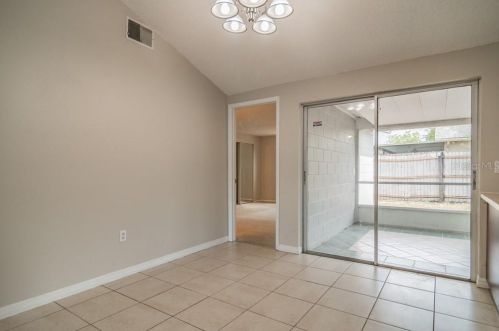 10112 Enchanted Oaks Ct, Tampa FL  33615-1616 exterior