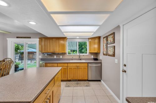 6859 3270, Taylorsville UT 84084-1769 exterior