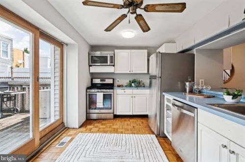 2607 Christian St, Philadelphia PA 19147-3612 exterior