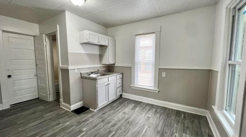 1036 Alpine Ave, Grand Rapids MI 49504-4140 exterior