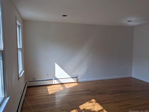 16 Harriet St, Norwalk, CT 06851-3625