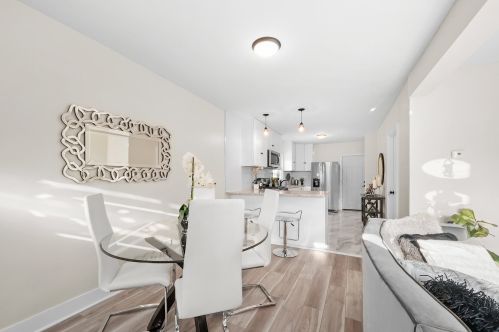 8642 Kingston Ave, Chicago IL  60617-2439 exterior