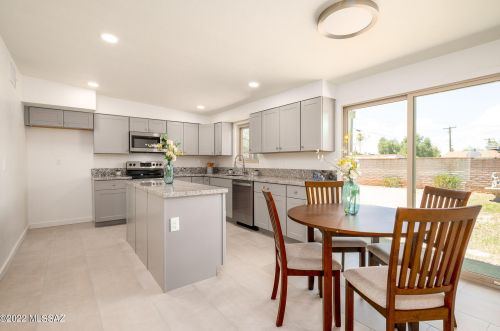 1010 Del Valle Ave, Tucson AZ  85711-5241 exterior