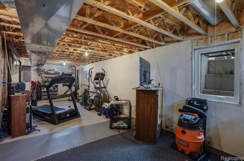 823 Cyn Crk Dr, Holly MI 48442-1560 exterior