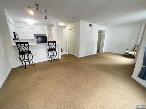 202 Nelson Ct, Edgewater NJ  07020-1631 exterior