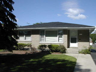 970 Saylor Ave, Elmhurst IL  60126-5012 exterior