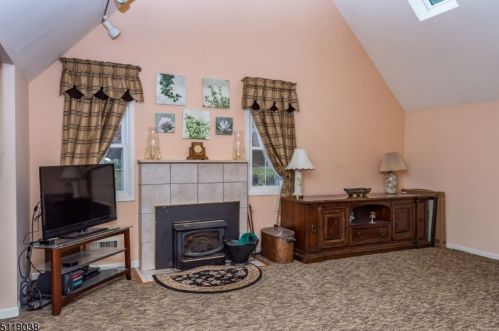 12 Oakwood Trl, Kinnelon NJ 07405-3115 exterior