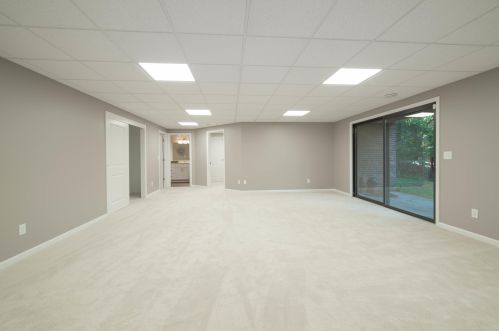 919 Essex Cir, Kalamazoo MI 49008-2349 exterior