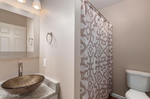 4975 Bellevue St, Tucson AZ 85712-4913 exterior