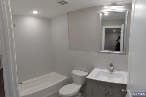 225 9 St, Newark NJ 07107-1907 exterior