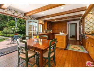 2562 Mandeville Canyon Rd, Los Angeles CA  90049-1238 exterior