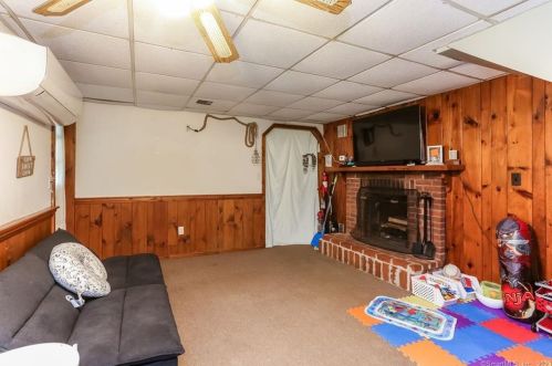 195 Mtn Rd, Torrington CT 06790-2708 exterior