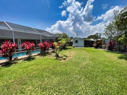 445 Ferris Dr, Fort Pierce FL 34983-1120 exterior