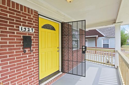 1327 Clermont Ave, Atlanta GA  30344-1703 exterior