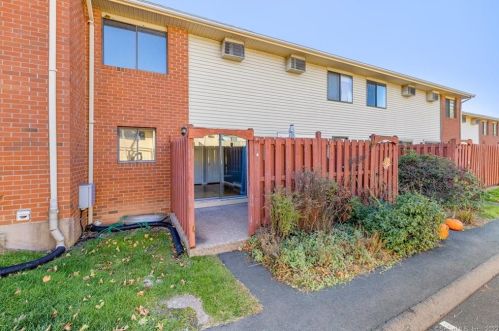 211 Homestead St, Manchester CT 06042-3067 exterior