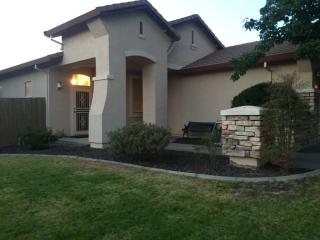 1408 Kerslake Cir, Folsom CA  95630-8460 exterior